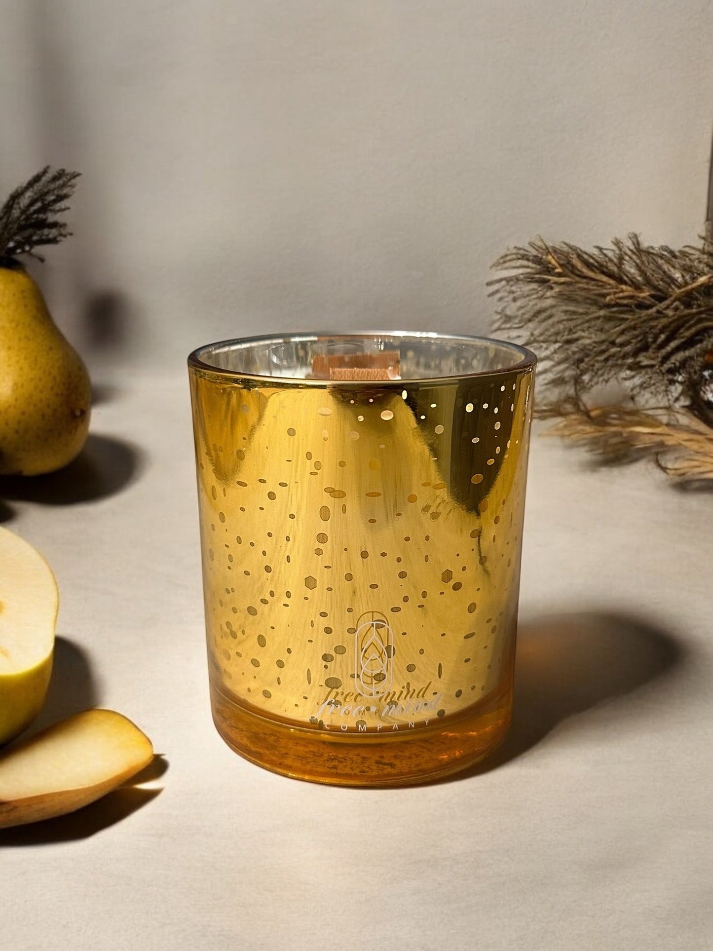 Festive Hearth (Pear, Cinnamon + Cedarwood)